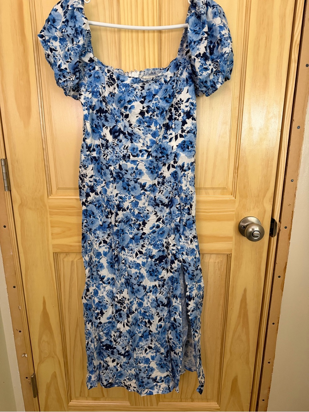 Francesca's Collections Blue Floral Puff-Sleeve Midi Dress